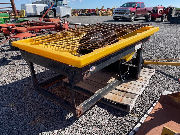 #637-•-snowex-vee-pro-3000-poly-hopper-(mason,-wi)-image-3