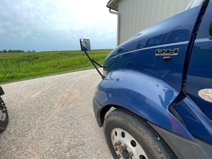 #108-•-2020-international-semi-tractor-(has-wi-title)-(denmark,-wi)-image-64