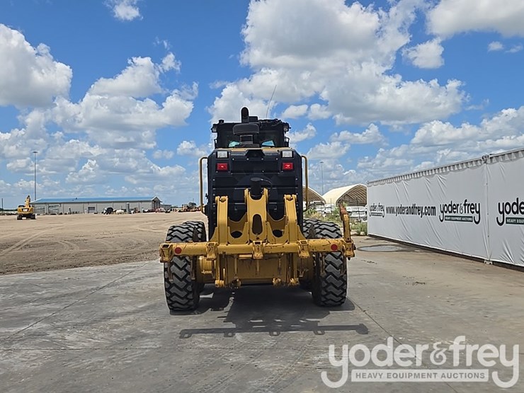2016-caterpillar-140m3-awd-image-4