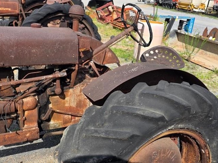 silver-king-tractor-(not-running)-105-image-9