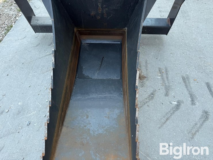 skid-steer-stump-bucket-image-11