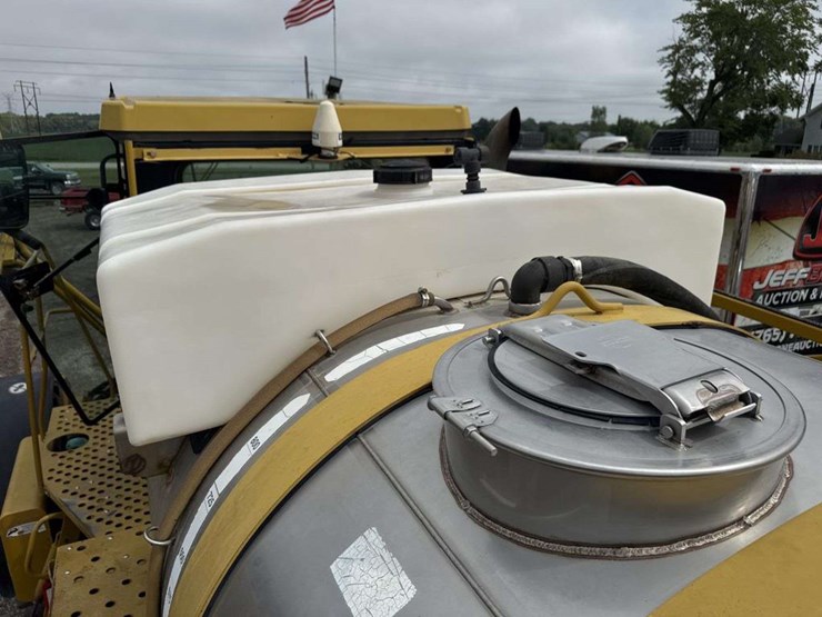 ag-chem-rogator-864-self-propelled-row-crop-spraye-image-18