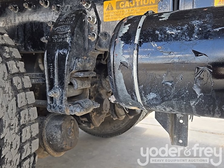 2018-peterbilt-348-image-26