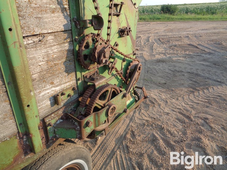 john-deere-chuck-wagon-forage/-feeder-wagon-image-14