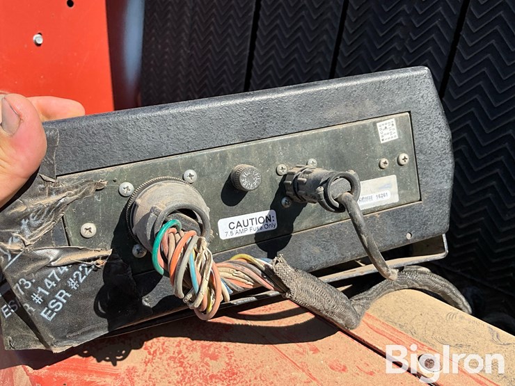 hesston-565a-image-10