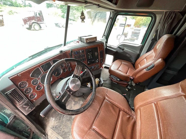 #114-•-2011-mack-semi-tractor-(has-wi-title)-(denmark,-wi)-image-66