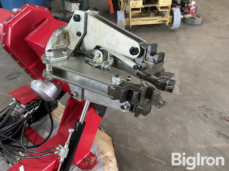 2026-massey-ferguson-730-image-13
