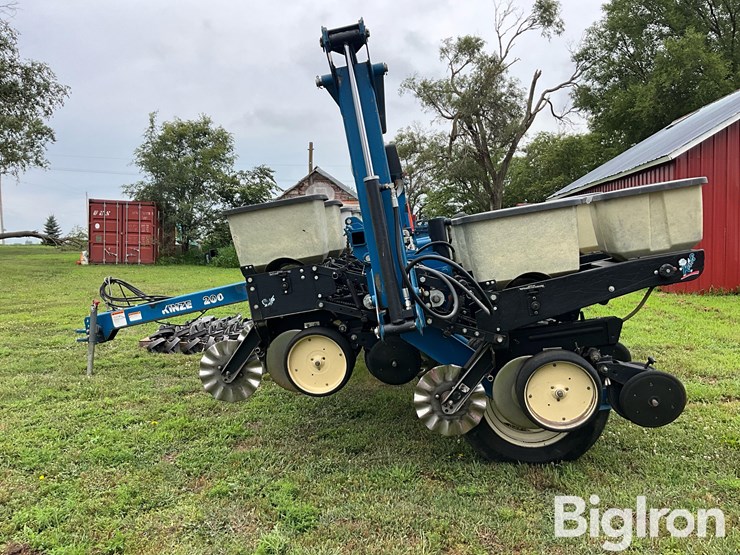 2000-kinze-2000-image-8