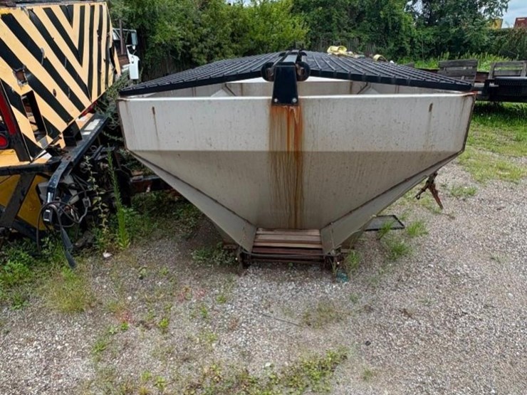 2018-godwin-v-box-slide-in-hydraulic-salt-spreader-image-3