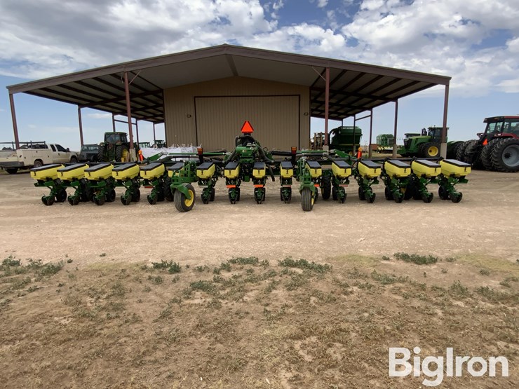 2020-john-deere-1725-image-2