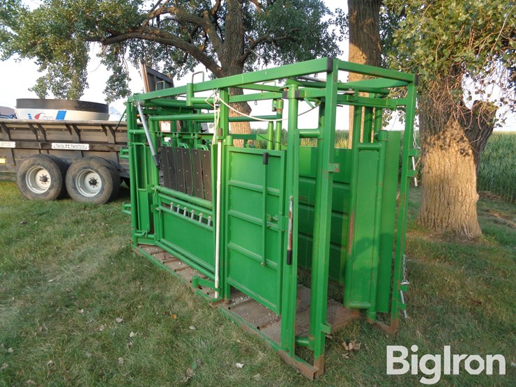 real-tuff-cattle-working-chute-image-1
