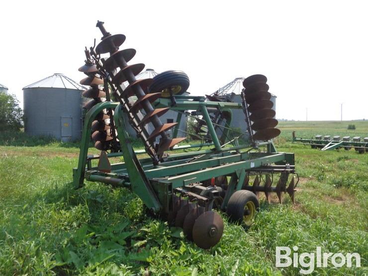 john-deere-235-image-5