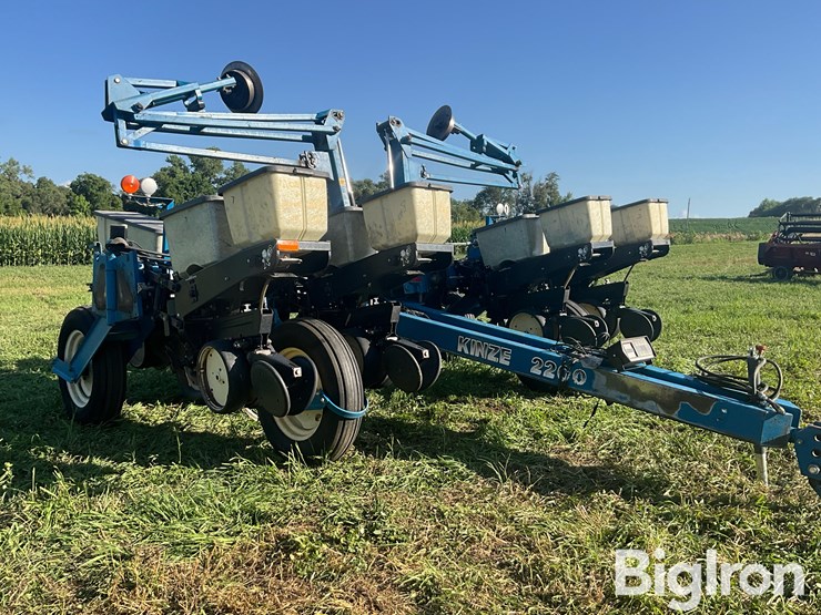 1993-kinze-2200-image-3