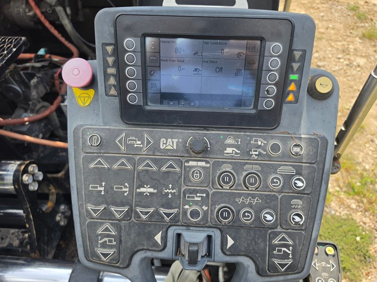 caterpillar-ap-1055f-image-21
