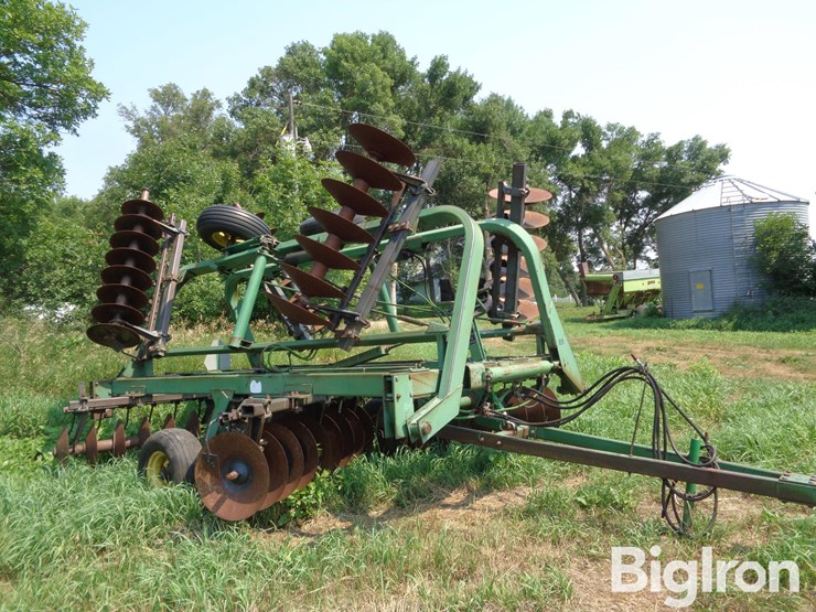 john-deere-235-image-3