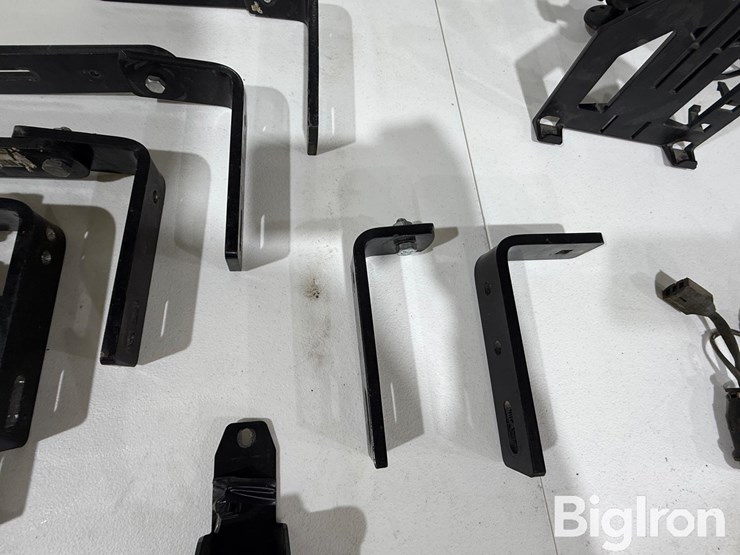 john-deere-cab-mounting-brackets-&-cab-accessories-image-15