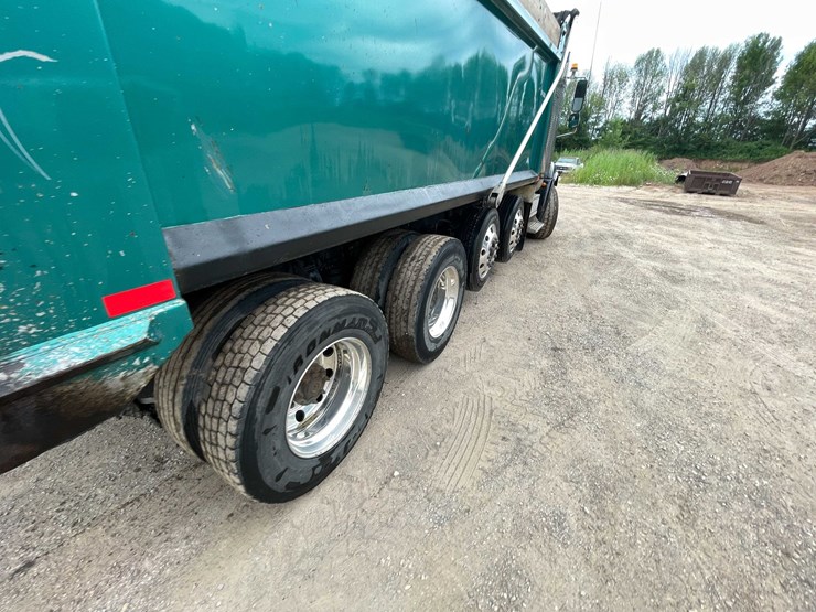 #142-•-2005-freightliner-dump-truck-(title-in-delay)-(denmark,-wi)-image-29