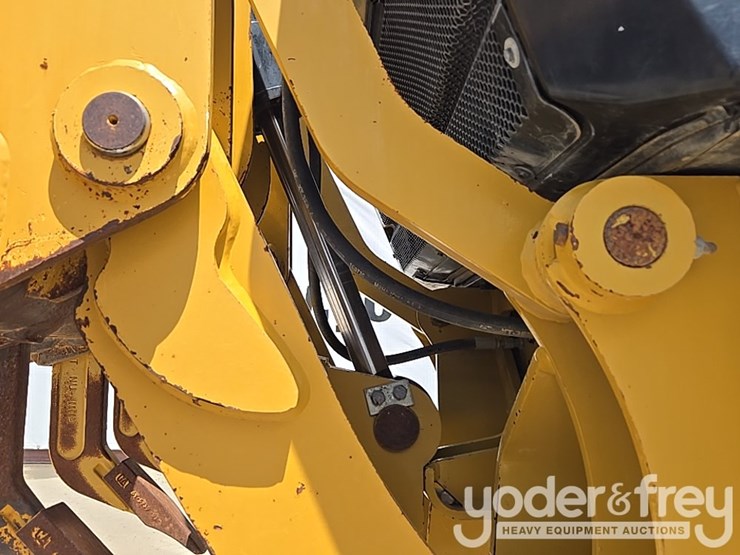 2016-caterpillar-140m3-awd-image-44