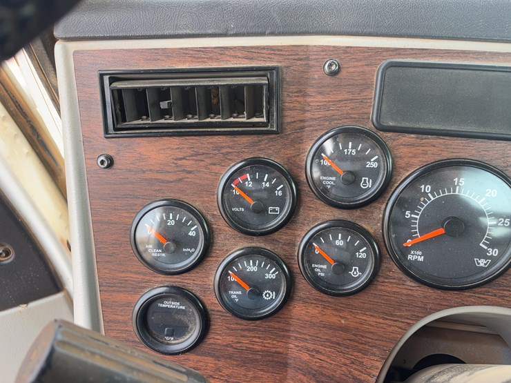 2015-western-star-w4700-semi-image-29