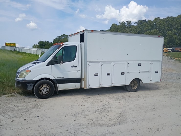 2008-dodge-sprinter-3500-image-2