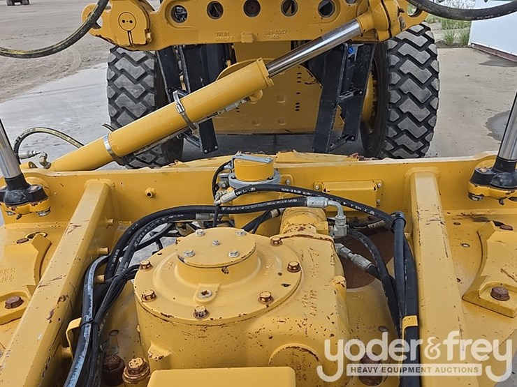 2016-caterpillar-140m3-awd-image-22