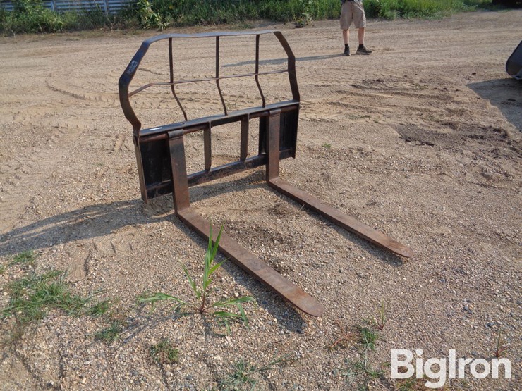 m's-repair-pallet-forks-skid-steer-attachment-image-3