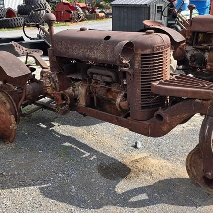 SILVER KING TRACTOR (NOT RUNNING) 105