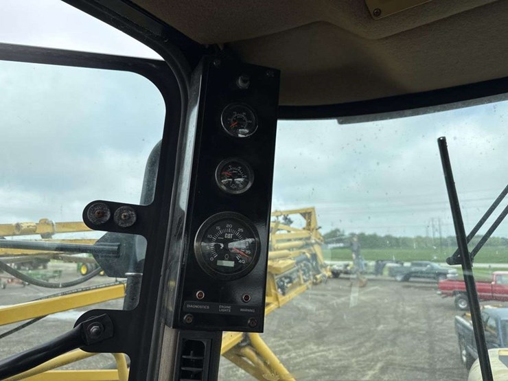 ag-chem-rogator-864-self-propelled-row-crop-spraye-image-25