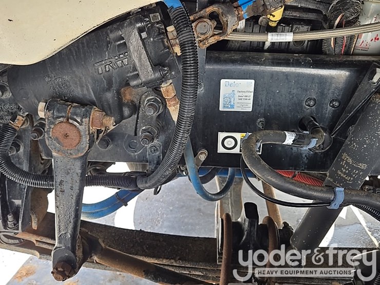 2012-peterbilt-348-image-17