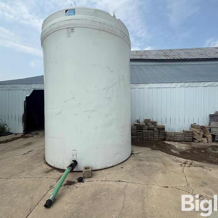 Ace Roto-Mold 7,000 Gal Vertical Tank