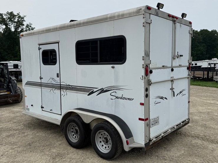 #423-•-2000-sundowner-horse-trailer-(il-title)-(helenville,-wi)-image-2