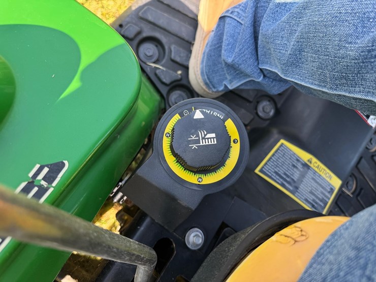 2014-john-deere-1023e-image-41