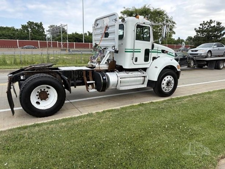 2014-peterbilt-337-image-5