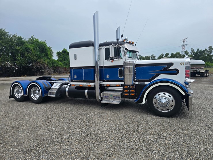 2000-peterbilt-379-image-25