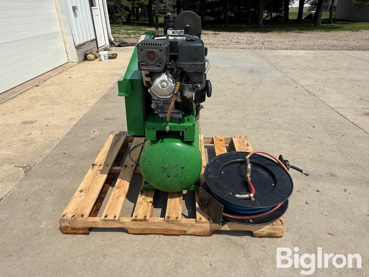 john-deere-am2-sh09-20j-portable-air-compressor-image-4