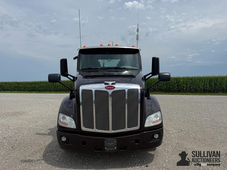 2020-peterbilt-579-image-2