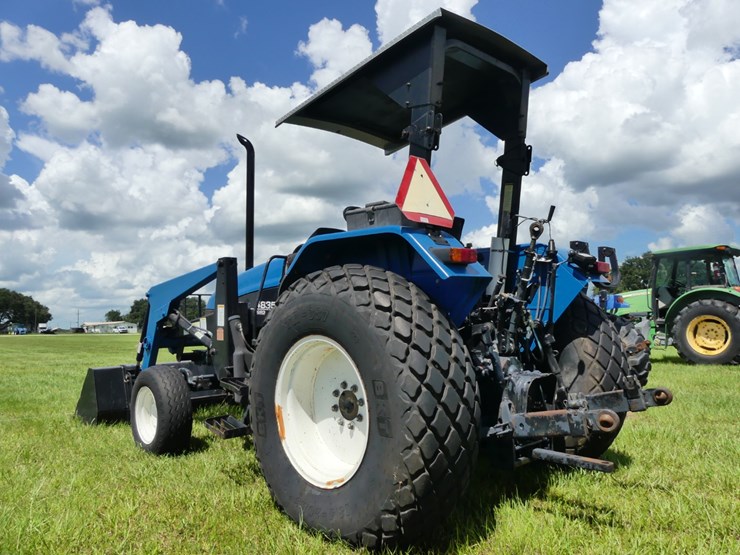 new-holland-4835-image-4