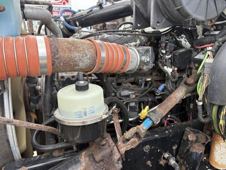2014-peterbilt-337-image-11
