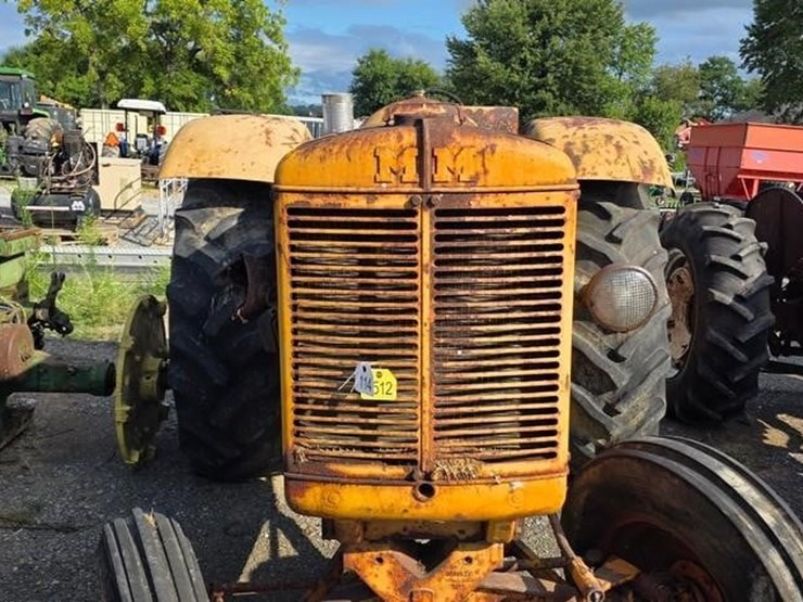 minneapolis-moline-tractor-(not-running)-114-image-17