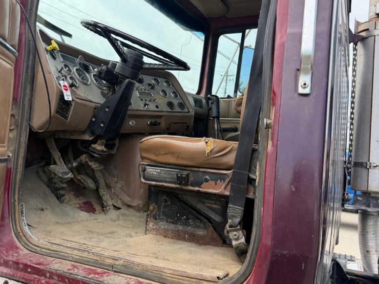 1997-ford-lt9000-image-10