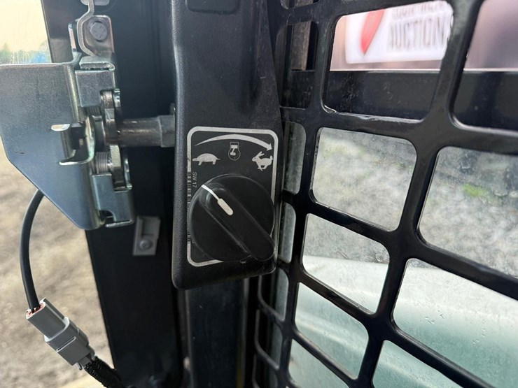 2021-bobcat-s590-image-19