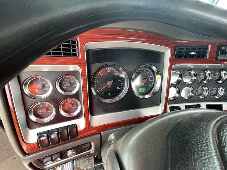 2006-kenworth-t800-image-82