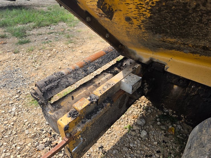 caterpillar-ap-1055f-image-71