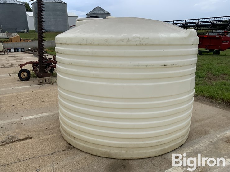 1200-gal-vertical-poly-liquid-tank-image-7