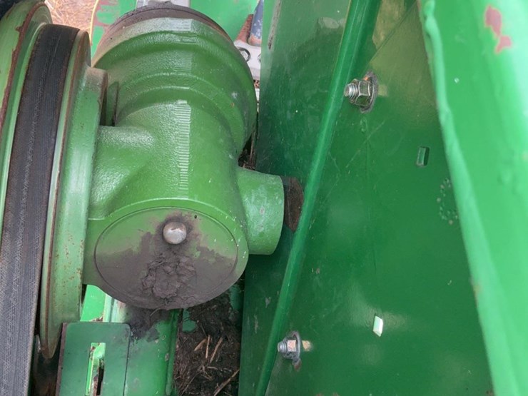 2015-john-deere-630f-image-14