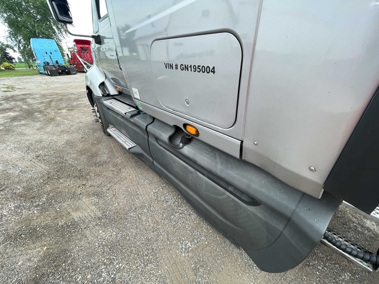 2016-international-prostar-image-47