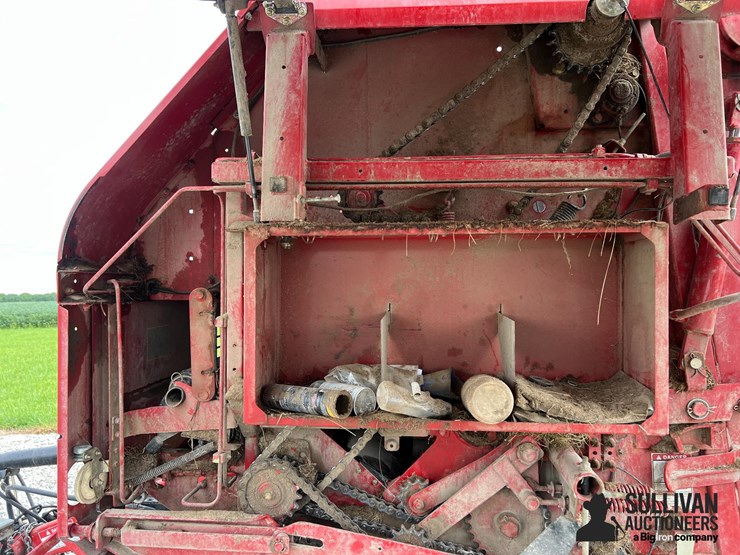 new-holland-br770-image-17