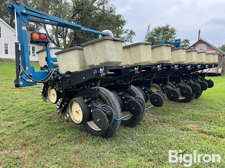 2000-kinze-2000-image-7