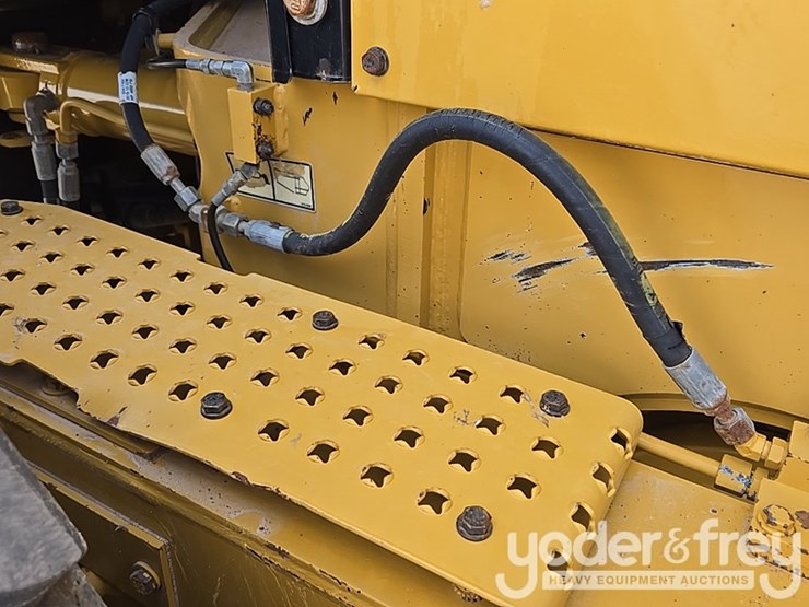 2016-caterpillar-140m3-awd-image-36