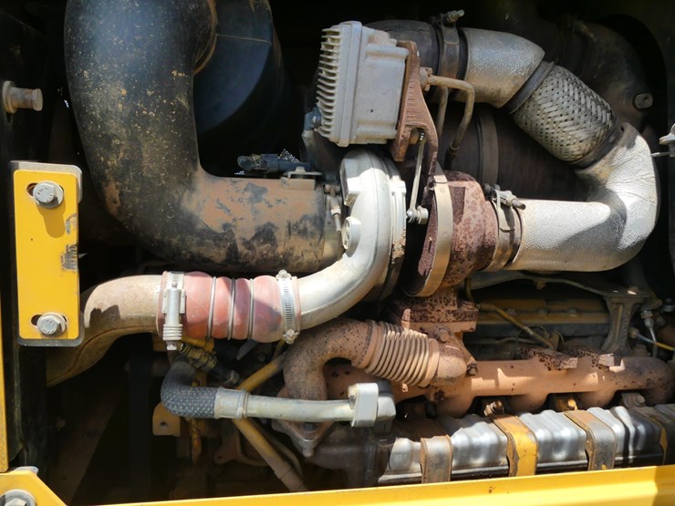 2014-deere-700k-lgp-image-14